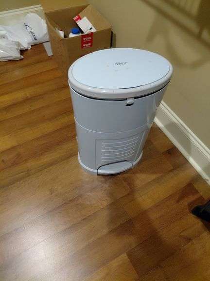 Dekor diaper pail w/ refill bags