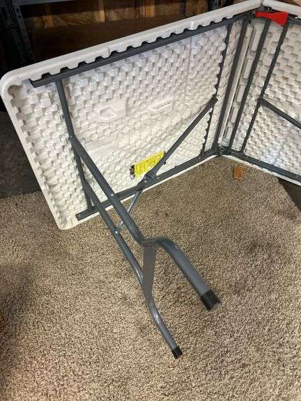 Folding 6’ table
