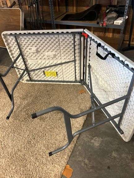 Folding 6’ table