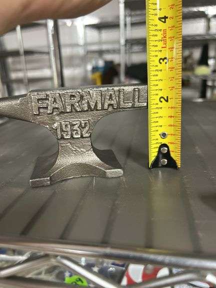 Farmall 1932 cast-iron Mid size anvil ￼