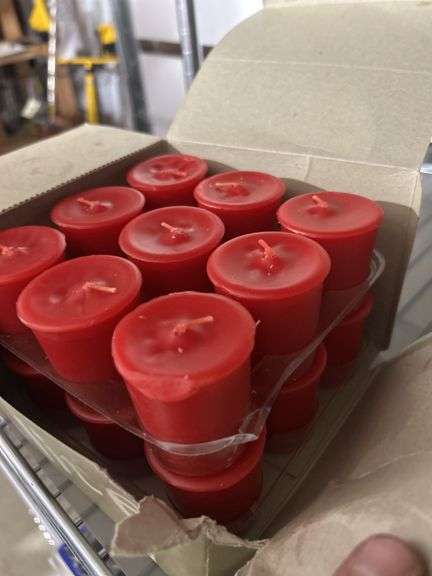 Elite case of candles, cherry and smells good !! ￼