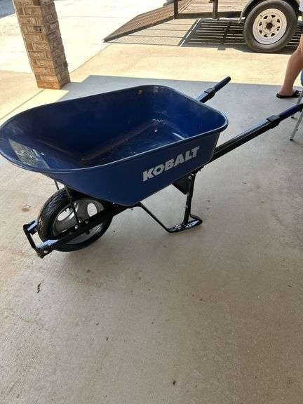 Like new Kobalt large 6 cu ft wheel barrow