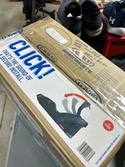 Brand new Grayco snug ride snug lock car seat base expires November 2029