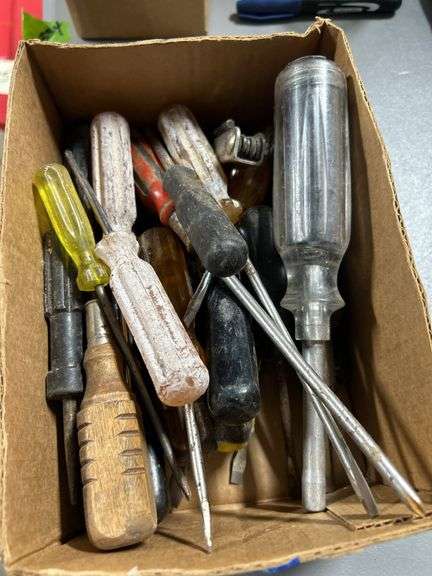 Tray of screwdrivers ￼