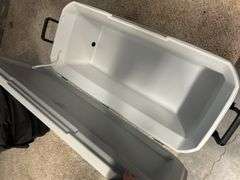 Like new ! Coleman 316 LARGE 150 quart cooler