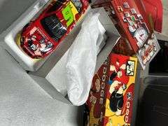 Kaey Kahne Popeye 75th anniversary 2004 Dodge intrepid total production 4320 (autographed )￼