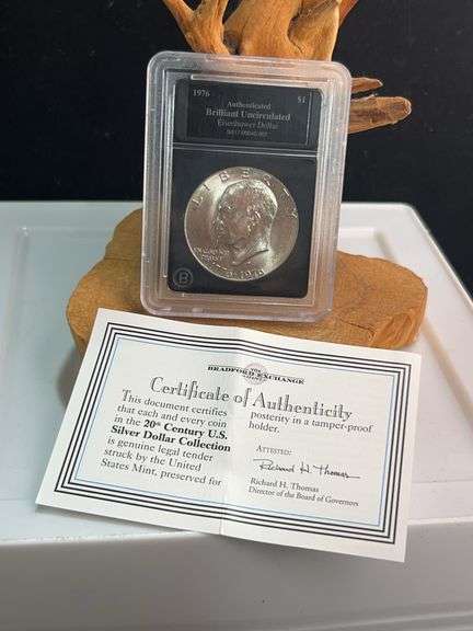 1976 authenticated brilliant uncirculated Eisenhower dollar with COA ￼