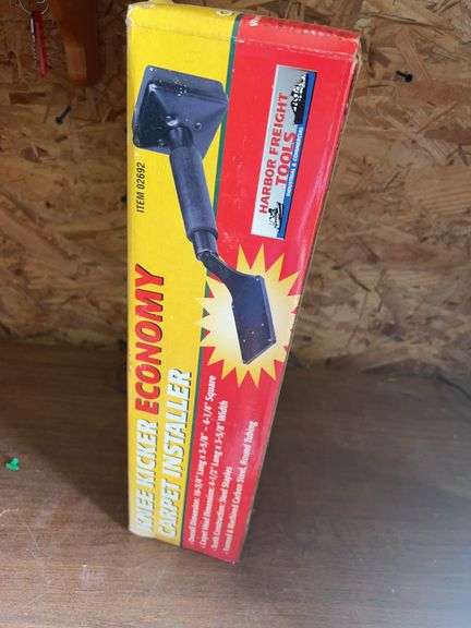 Knee kicker carpet installer in box