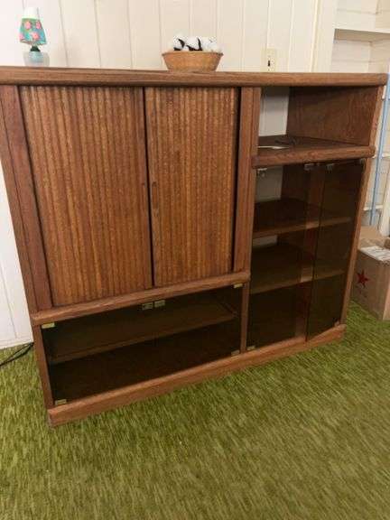 Entertainment center