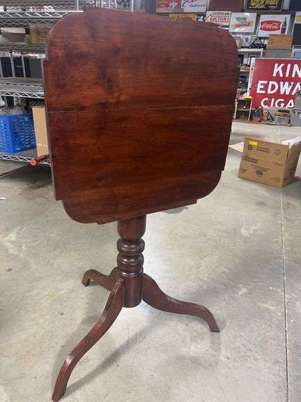 Cherry tilt top Handmade by Mr Gordon Pulaski TN