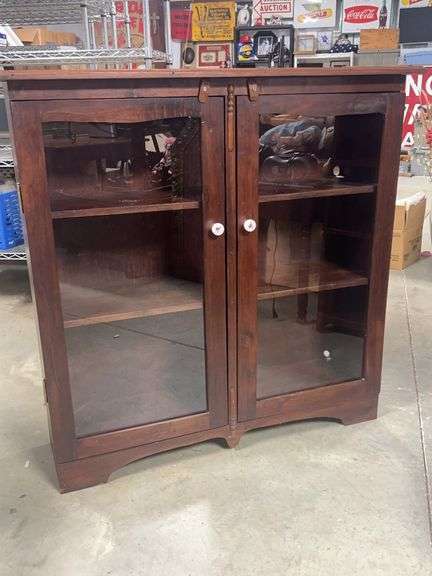 Nice kitchen cupboard -Pulaski Estate
