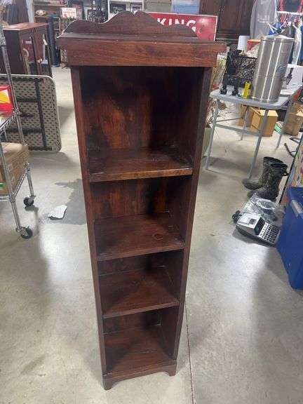 Nice old handmade shelf made by Pulaski’s own Mr Gordon
