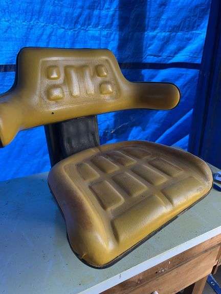 John Deere tractor seat - Never on tractor