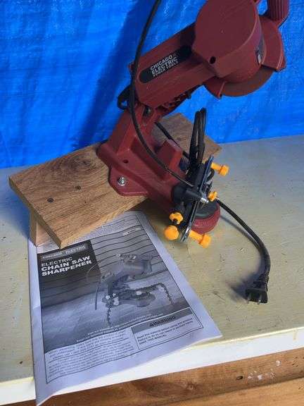 Chicago electric chainsaw, sharpener like new ￼