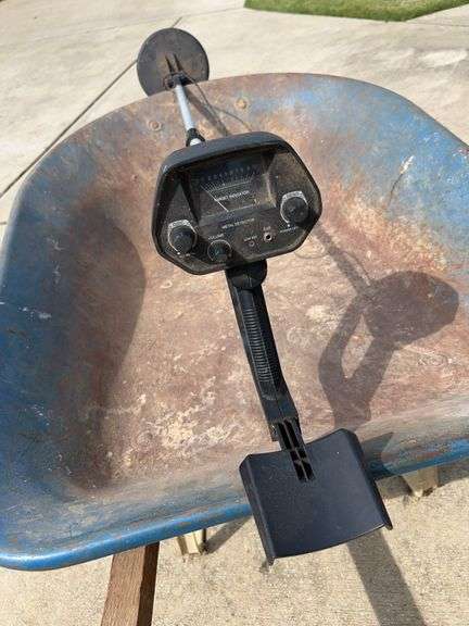 Metal detector only - estate untested