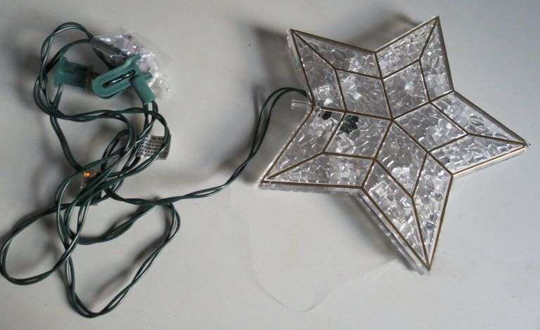 2 HANDMADE & 2 PURCHASED ASSORTED CHRISTMAS TABLE RUNNERS, 9" LIGHTED CHRISTMAS STAR ORNAMENT