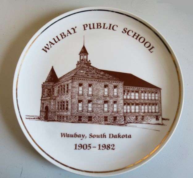 COMMEMORATIVE PLATE WAUBAY PUBLIC SCHOOL, 19051982, WAUBAY , SD. (10