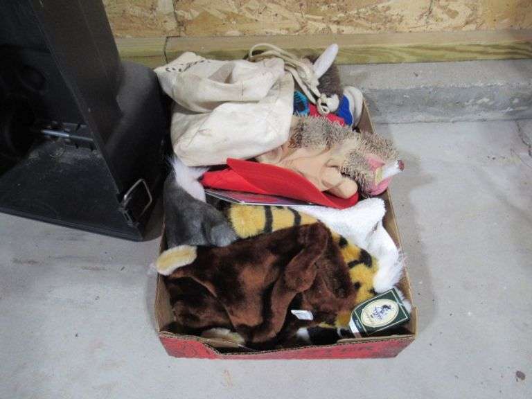 HARD SIDED GOLF BAG BOX, 1 BOX OF GOLF CLUB COVERS McPherson Auction