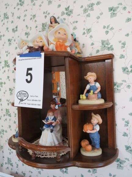 WALL MOUNTED NIC NAC SHELF WITH HOMCO FIGURINES AND HANGING CANDLE HOLDER