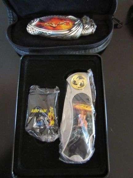 TWO PIN UP GIRL COLLECTOR KNIVES