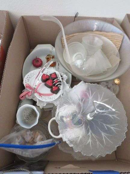 CUPS SAUCERS BOWLS COFFE CUPS CANDY DISH