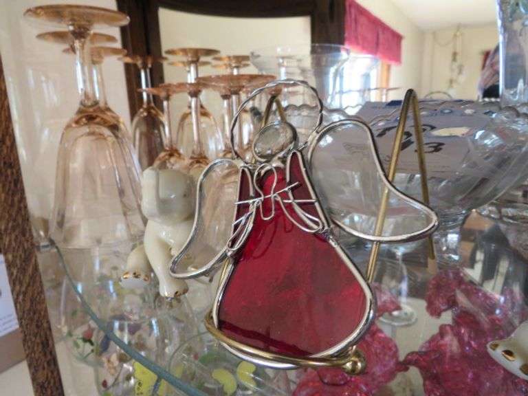 2 SHELVES OF ASSORTED GLASSWARE FANCY WINE GLASS