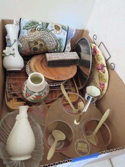 BOX OF HOUSEHOLD ASSORTED VASES AND PLATES