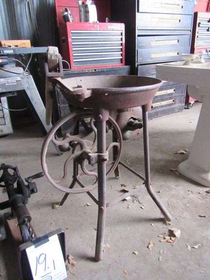 ANTIQUE FORGE 18" POT