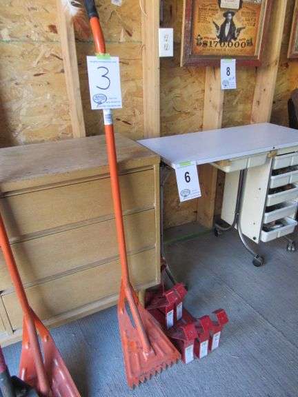 ORANGE SHINGLE POPPER AND 6 ROOF JACKS