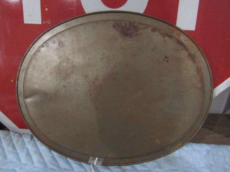 ***** DESCRIPTION UPDATE ***** (BIDDING RESTARTED ON THIS ITEM AT 5:00PM MT 11-11-24) 15" OVAL DR PEPPER LION TRAY - LOOKS TO BE OLD & ORGINAL, BUT IT COULD BE A REPRODUCTION.
