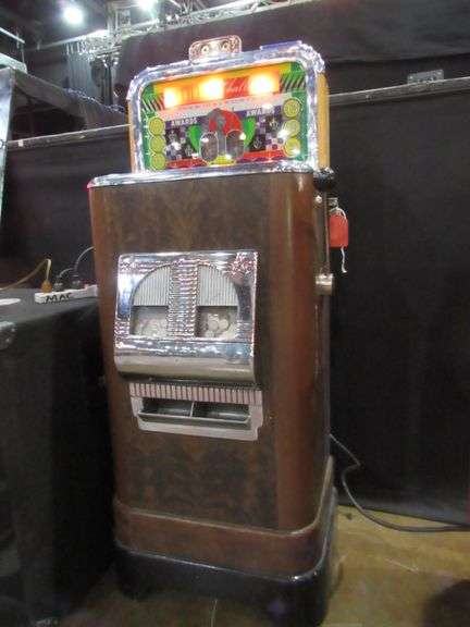 JENNINGS CHALLENGER CONSOLE SLOT MACHINE LIGHTED WORKING ACCEPTS 25 CENT AND 5 CENT HAS BEEN INTERNALLY RESTORED WORKS GREAT