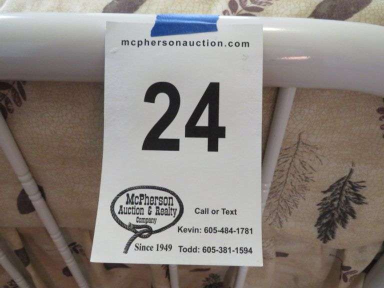 FULL SIZE IRON BED WITH BEDDING