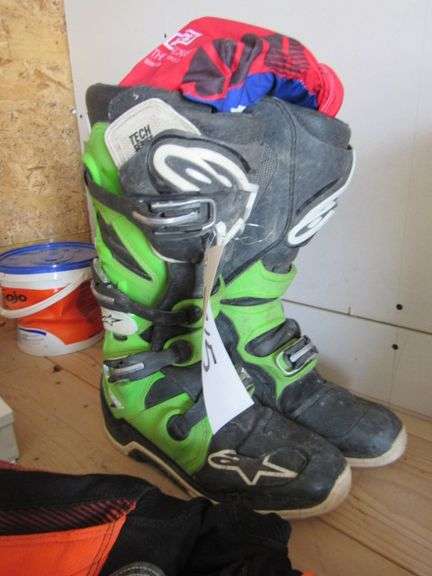 SIZE 10 MENS ALPINE STAR BOOTS GREEN WITH GOGGLES, PAIR OF PANTS 32 AND JERSEY SIZE MED