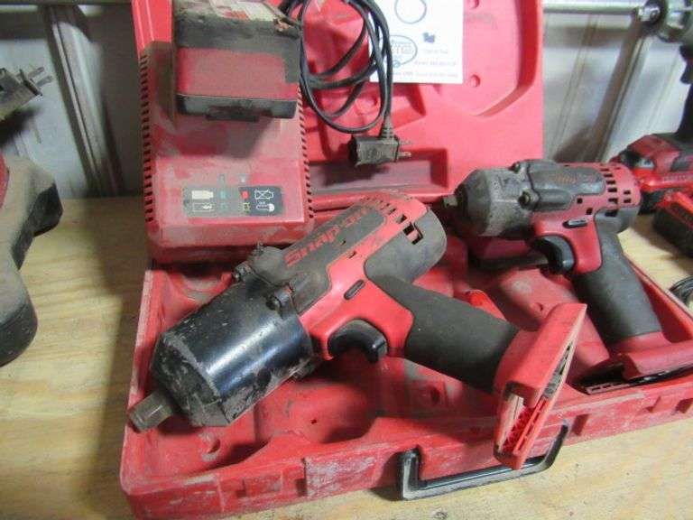 SNAP ON 3/8 " AND 1/2" IMPACT WRENCH 2 BATTERIES 1 CHARGER AND HARD CASE