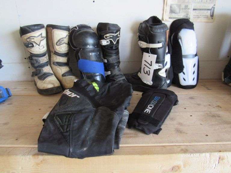 TWO PAIRS OF BOOTS US 6, TWO PAIRS OF ANKLE PROTECTORS ADULT SIZE 6, SHIN PROTECTORS AND PANTS