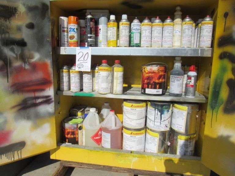 LARGE GROUP OF ASSORTED SPRAY PAINT AND PRIMER