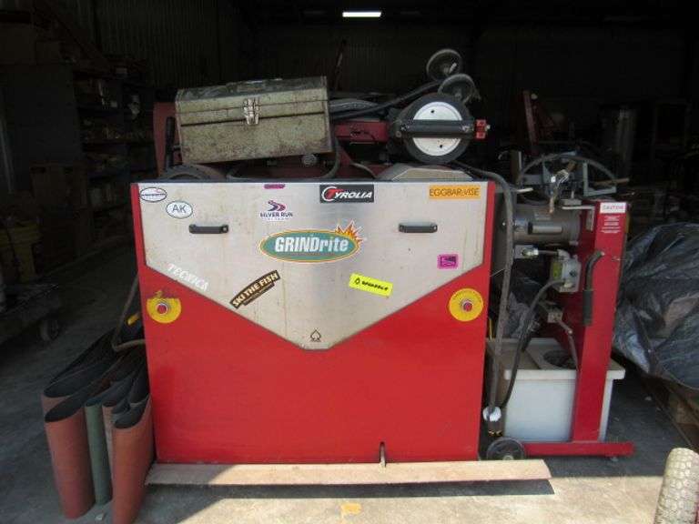 GRINDRITE MODEL ST1800XL SKI AND SNOW BOARD BASE GRINDER WITH SKI TUNER EDGE TUNER - WAS USED A LOT WHEN THE MCGRATH KIDS WERE RACING - SEE PHOTOS FOR MORE DETAILS