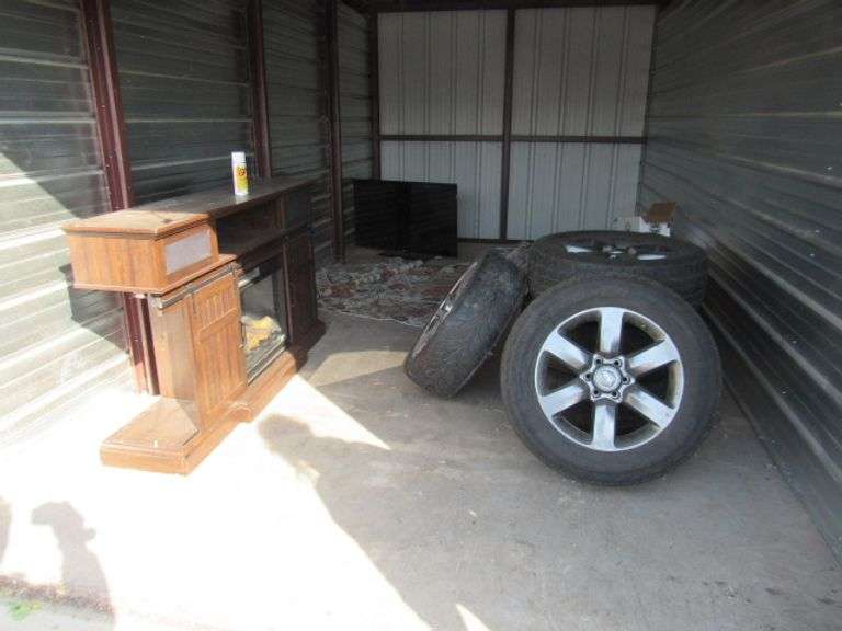 EXTRA STORAGE UNIT H-11 - 10' X 20' - BUYER WILL HAVE 7 DAYS TO CLEAN OUT THE UNIT, $150.00 CASH CLEAN OUT DEPOSIT WILL BE REFUNDED WHEN CLEAN OUT IS VERIFIED - 15% BUY FEE OR A MINIMUM BUY FEE OF $25.00 + SALES TAX ON THE PURCHASE PRICE AND THE BUY FEE