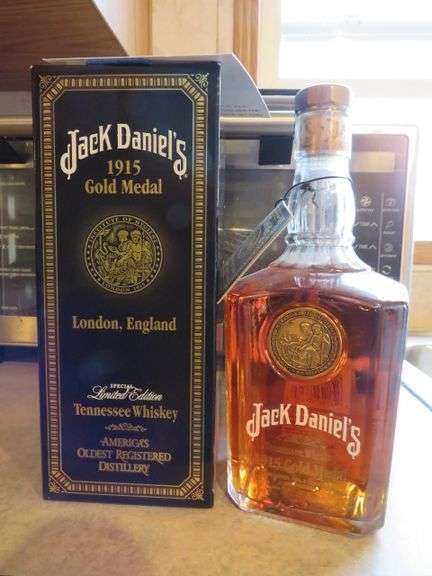 MUST BE 21 TO PURCHASE 1915 GOLD MEDAL LONDON ENGLAND BOTTLE OF JACK DANIELS