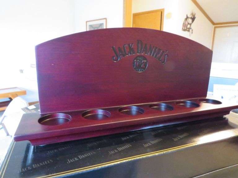 6 PLACE WOODEN JACK DANILES SHOT GLASS HOLDER