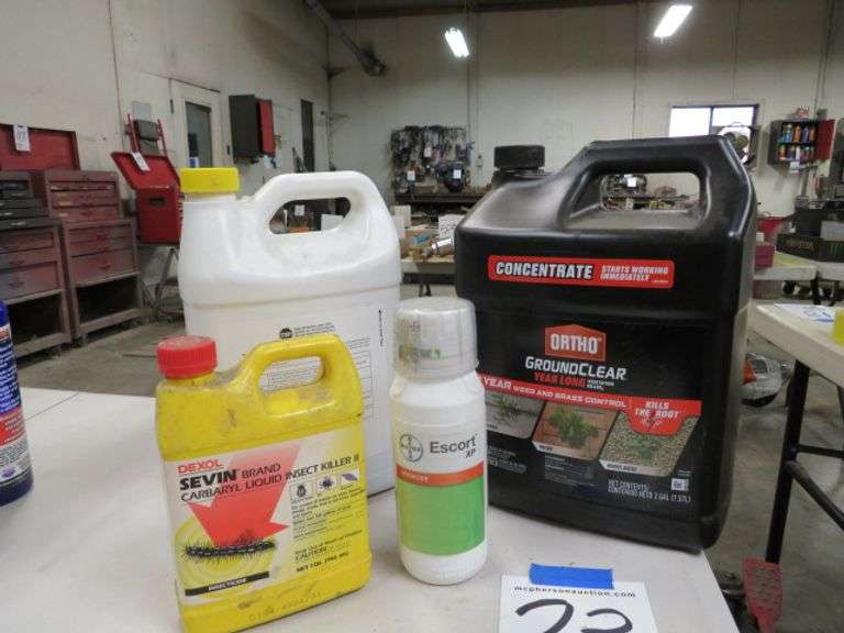 4 CONTAINERS OF LAWN AND GARDEN WEED SPRAY