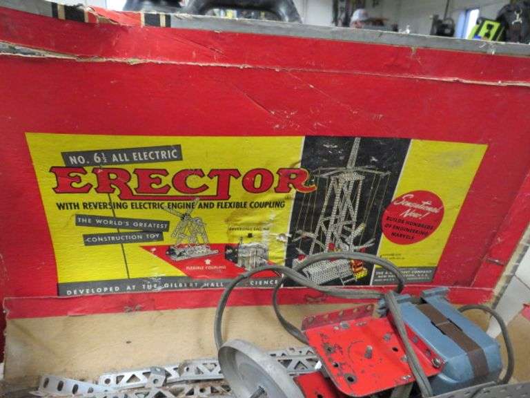 VINTAGE ERECTOR SET NOT COMPLETE