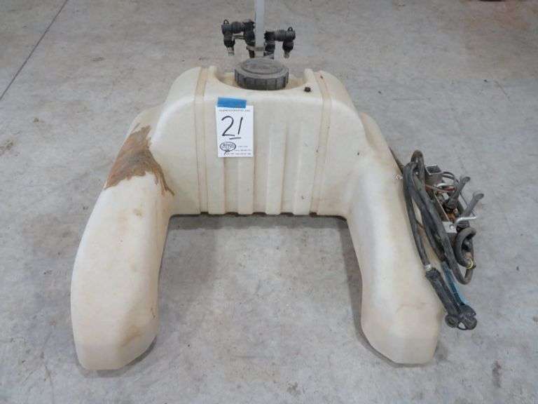 ATV ARM REST STYLED SPRAY TANK W/ 12 VOLT PUMP HAS WAND SPRAYER AND BROADCAST SPRAYER PUMP NEEDS REPAIR