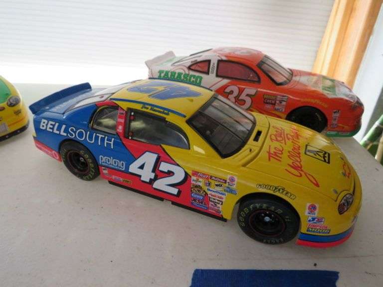 2 DIECAST CARS