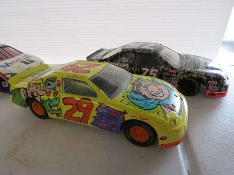 2 DIECAST CARS