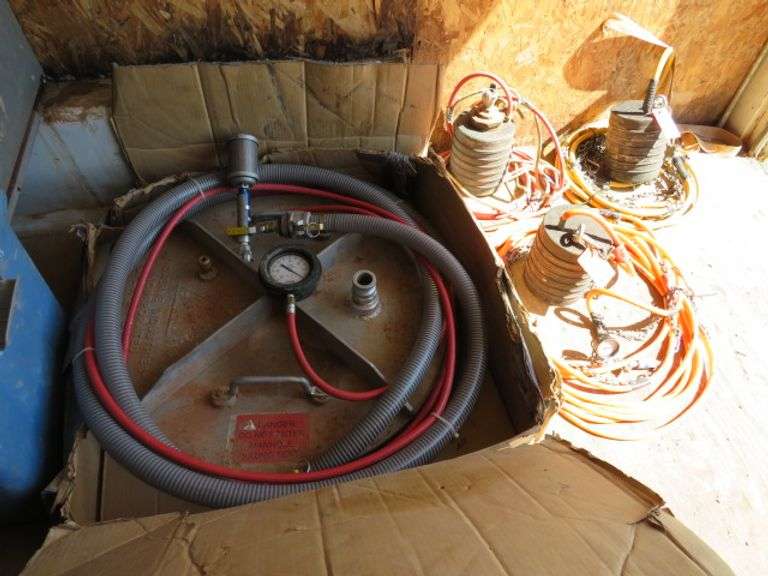 CHERNE 32" MANHOLE TEST SETUP W/ LINE PLUGS AND HOSE HOSES - VERY GOOD
