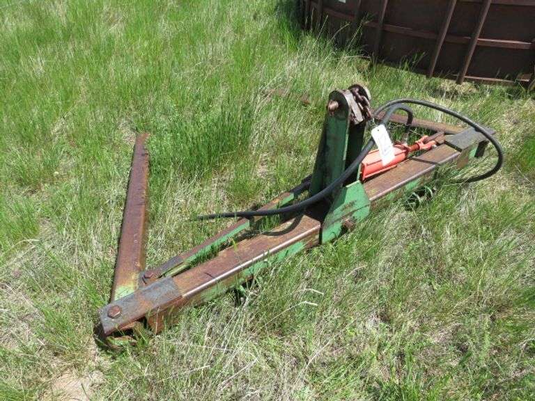 3 POINT HYDRAULIC OPERATED ROUND BALE FEEDER / HANDLERER - LOOKS GOOD - READY TO USE