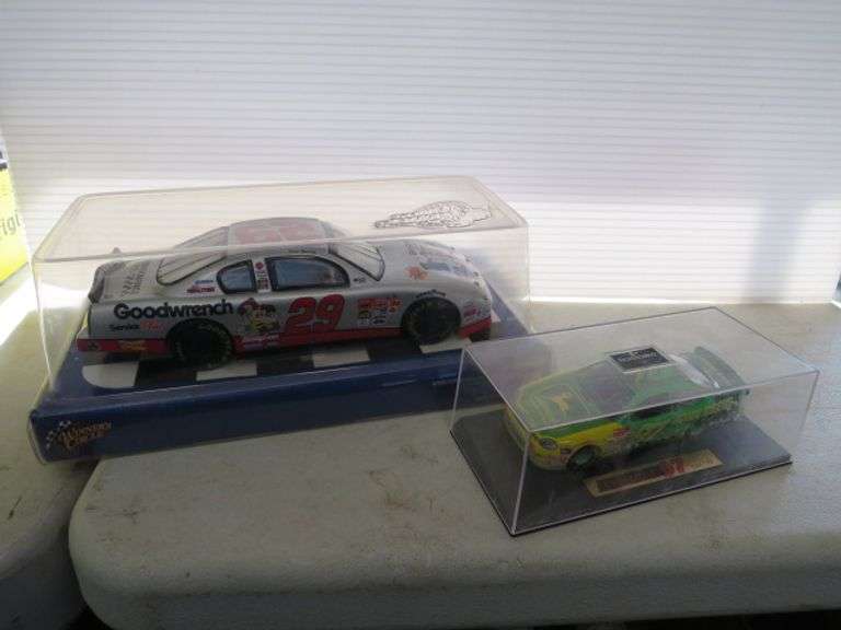 2 DIECAST CARS