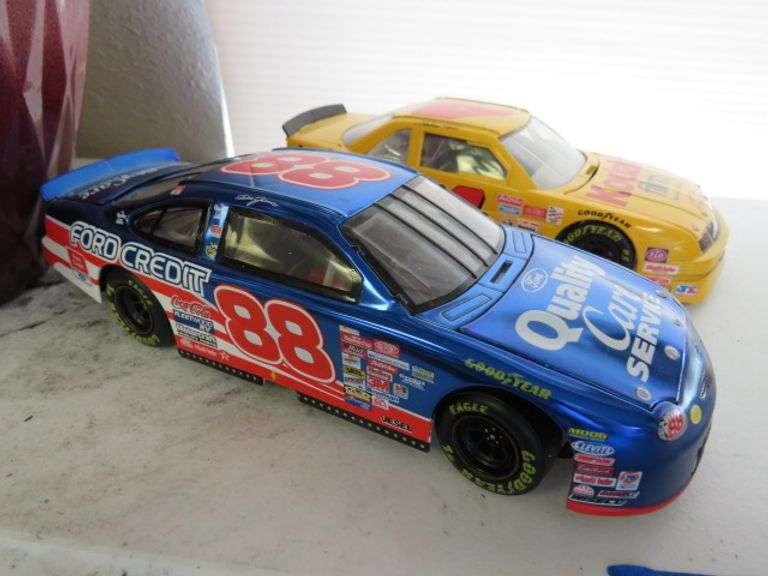2 DIECAST CARS