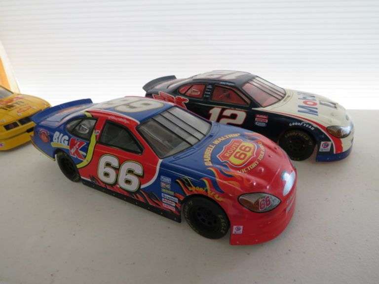2 DIECAST CARS